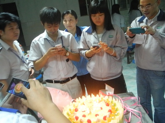 10、11月員工集體生日會(huì)報(bào)道